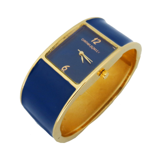 方型時(shí)尚女士手鐲禮品手表生產(chǎn)工廠