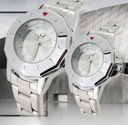 時尚高檔情侶禮品手表生產(chǎn)廠家對接 1對1定制[穩(wěn)達(dá)時]