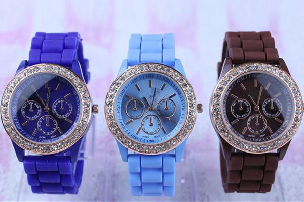 穩(wěn)達時硅膠手表生產(chǎn)廠家