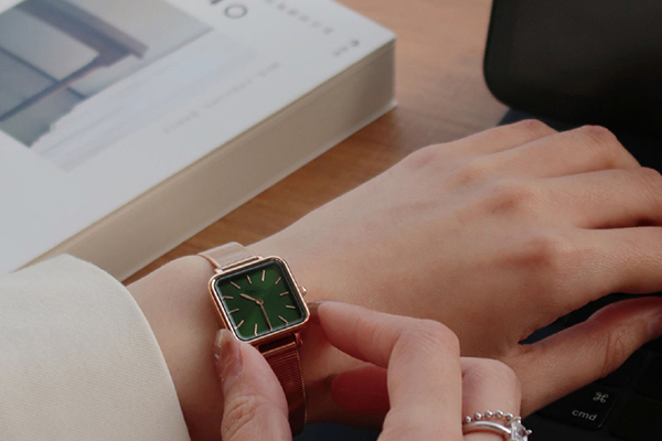 禮品手表批發(fā)找準(zhǔn)進(jìn)貨渠道才能穩(wěn)扎穩(wěn)打-穩(wěn)達(dá)時(shí)