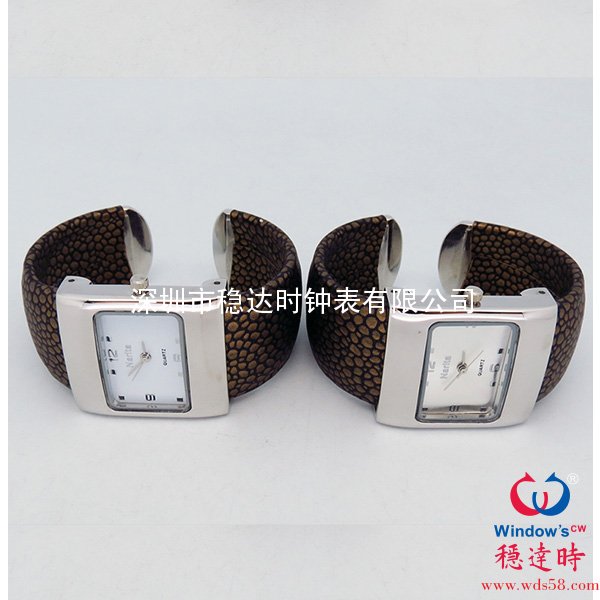方形包皮手鐲表
