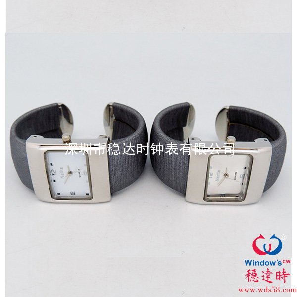 方形包皮手鐲表