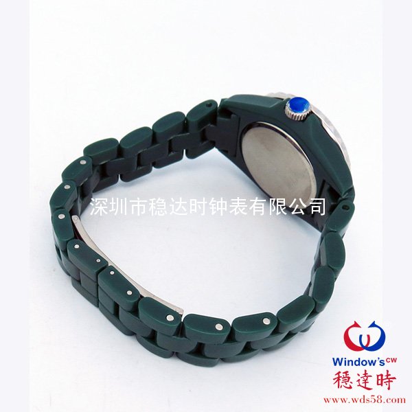 綠色朔料殼帶男士手表