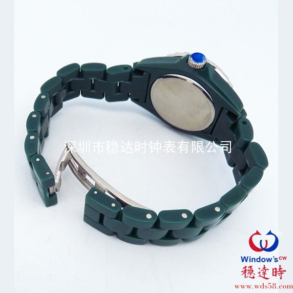 綠色朔料殼帶男士手表