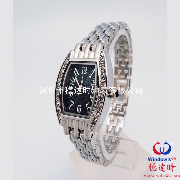穩(wěn)達(dá)時(shí)鑲石手表定制工廠