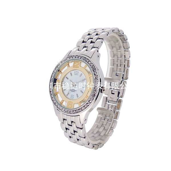 穩(wěn)達時鏤空合金殼帶手表定制廠家