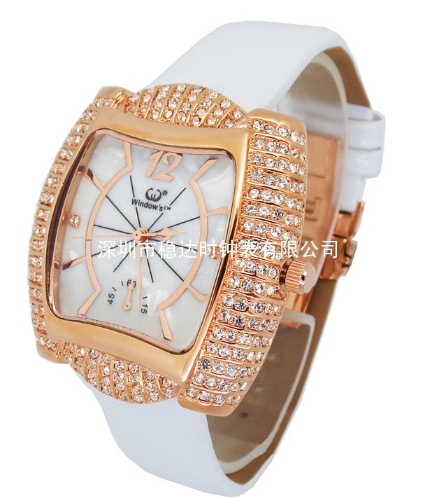 穩(wěn)達時方形銅殼鑲鉆女士石英手表定制