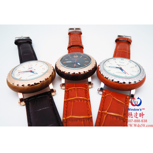 穩(wěn)達時時尚檀木殼手表廠家