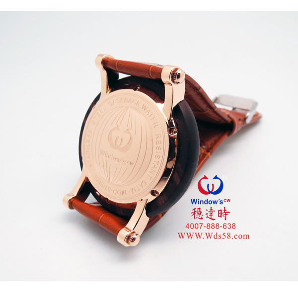 穩(wěn)達時時尚檀木殼手表批發(fā)