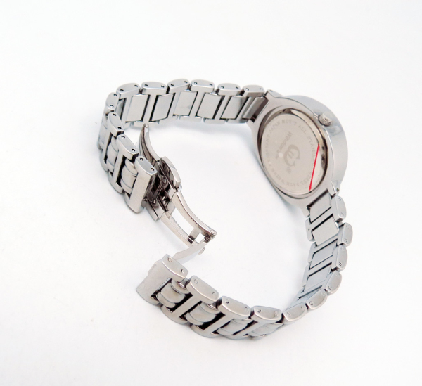 穩(wěn)達時尊貴華美女士時尚鑲鉆手表