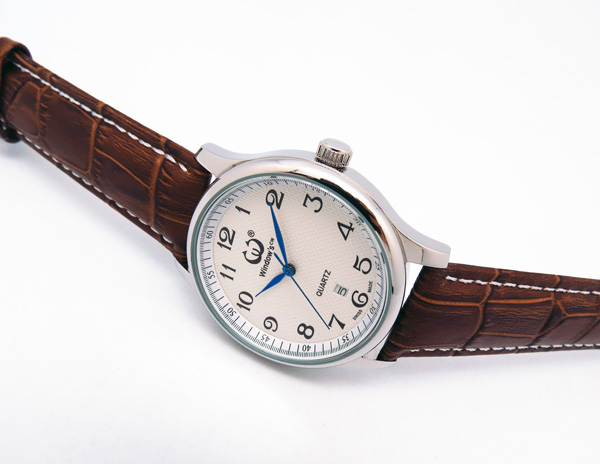 手表定制廠家供應經(jīng)典男裝不銹鋼商務手表定制【穩(wěn)達時鐘表】