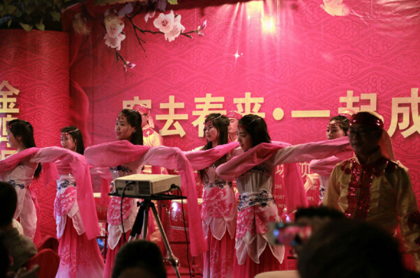 穩(wěn)達(dá)時手表工廠親情奉獻(xiàn)&ldquo;鼓之舞&rdquo;精彩文藝演出