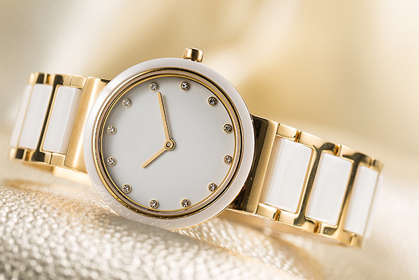 精制陶瓷腕表，穩(wěn)達時清雅奉上