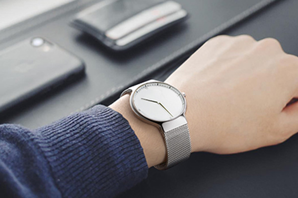 簡(jiǎn)約款式不銹鋼腕表—深圳鐘表廠不間斷供應(yīng)