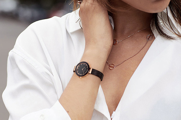 穩(wěn)達(dá)時(shí)手表廠家批量生產(chǎn)時(shí)尚腕表，廠家直銷