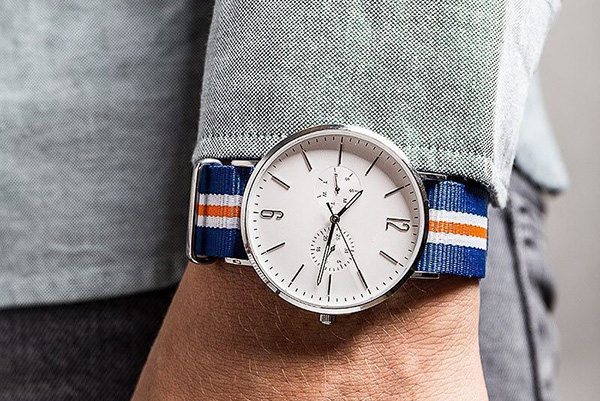 簡約大表盤石英手表 舒適尼龍繩表帶&mdash;&mdash;穩(wěn)達(dá)時(shí)