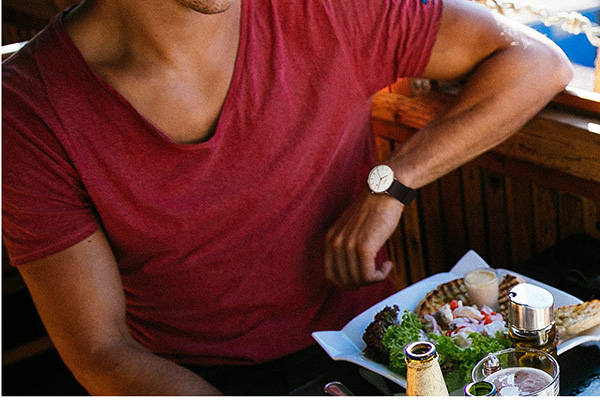 簡(jiǎn)約時(shí)尚男生不銹鋼手表批發(fā) 穩(wěn)達(dá)時(shí)廠家供應(yīng)