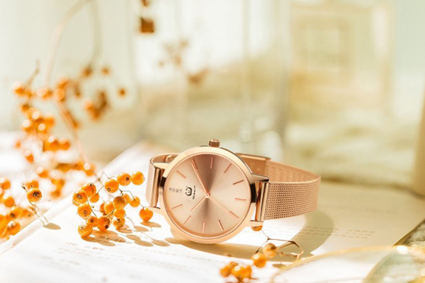 時尚金色石英防水手表 穩(wěn)達時工廠批量定制直銷