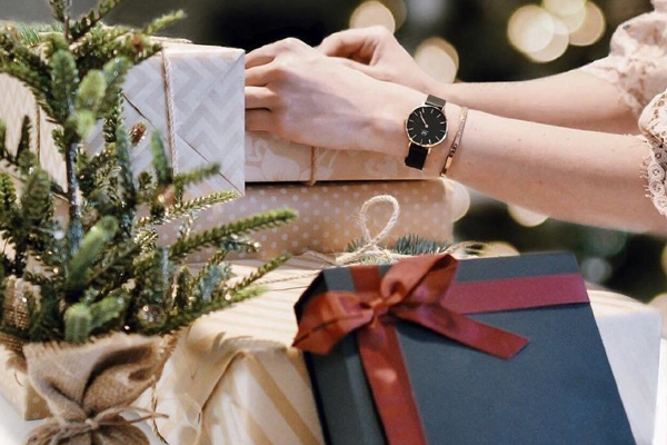 穩(wěn)達(dá)時30年專業(yè)生產(chǎn)定制優(yōu)質(zhì)男士女士時尚腕表