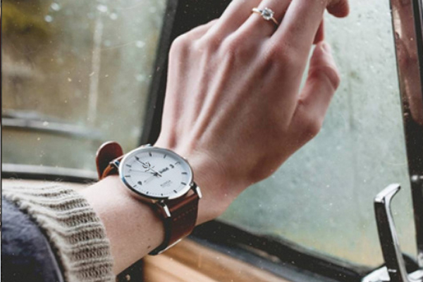 男士皮帶腕表 原裝進口機芯 穩(wěn)達時工廠供應(yīng)