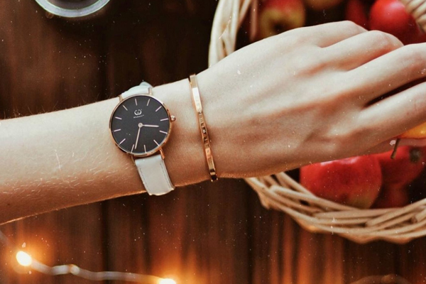 穩(wěn)達時定制時尚女士腕表