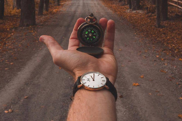 穩(wěn)達(dá)時時尚情侶禮品手表定制  工家直供