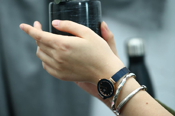 氣質(zhì)女士款石英時尚腕表 深圳鐘表廠供應(yīng)