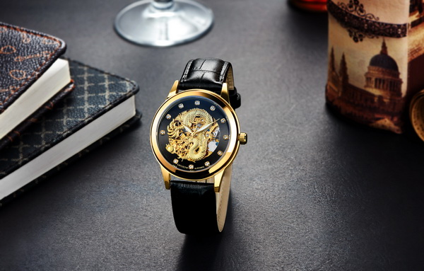 歐美風(fēng)范男士時(shí)尚休閑鏤空