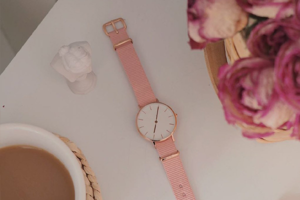 熱銷簡(jiǎn)約大表盤石英腕表批發(fā)-穩(wěn)達(dá)時(shí)廠家貨源供應(yīng)