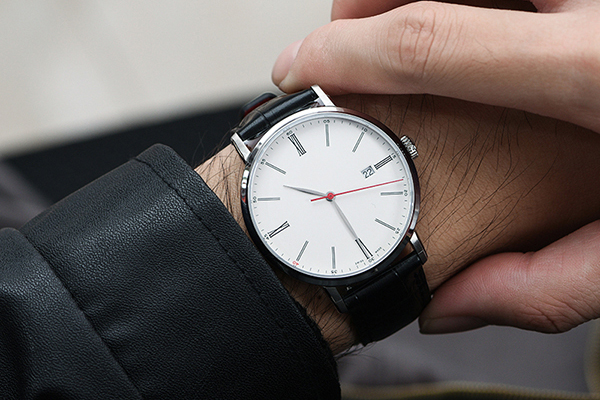 商務干練形象 方寸腕表造就-穩(wěn)達時手表廠
