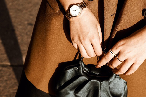 隨行隨行 個性手表款式代工就在穩(wěn)達時