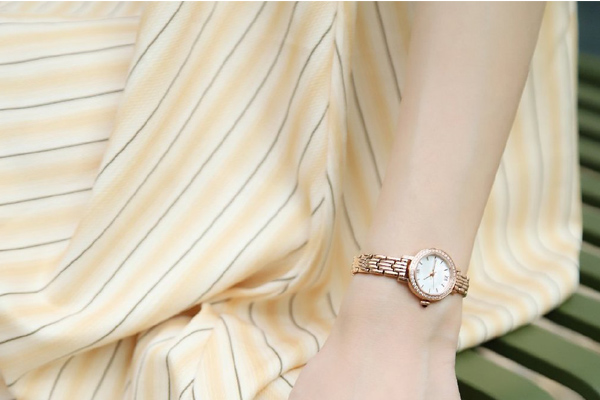 纖巧女士鋼帶手表 不銹鋼品質(zhì)款式-穩(wěn)達時手表廠