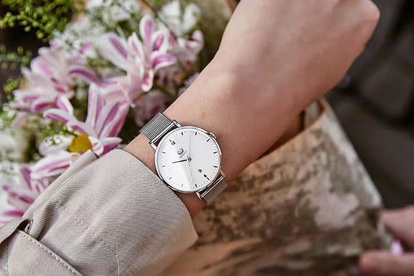 大表盤(pán)熱銷(xiāo)元素款式供應(yīng)中-深圳手表廠(chǎng)穩(wěn)達(dá)時(shí)