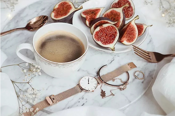 穩(wěn)達(dá)時商務(wù)女士米蘭網(wǎng)帶手表電商貨源