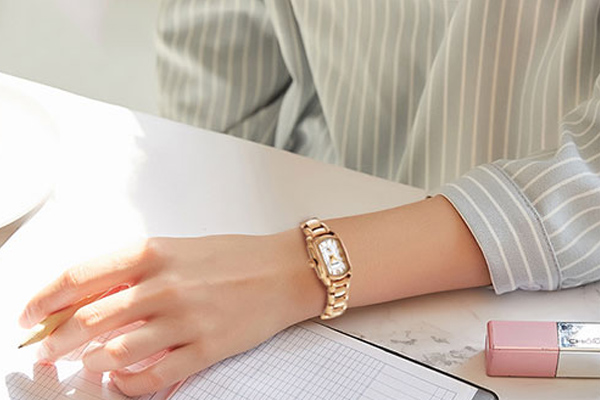 ins風(fēng)小眾款式批量供應(yīng) -穩(wěn)達時手表廠