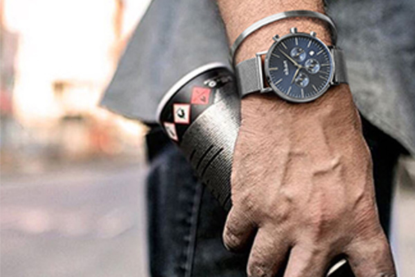 穩(wěn)達(dá)時商務(wù)多功能三眼男士石英手表廠家貨源