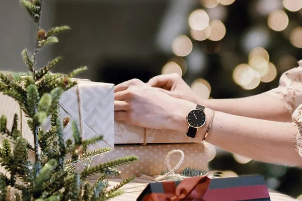 穩(wěn)達(dá)時(shí)簡(jiǎn)約商務(wù)女士石英手表定制廠家供應(yīng)