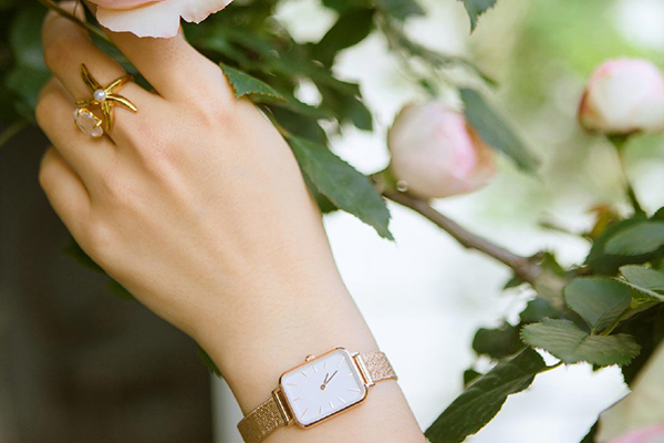 精品腕表貨源盡在穩(wěn)達(dá)時(shí)鐘表廠家