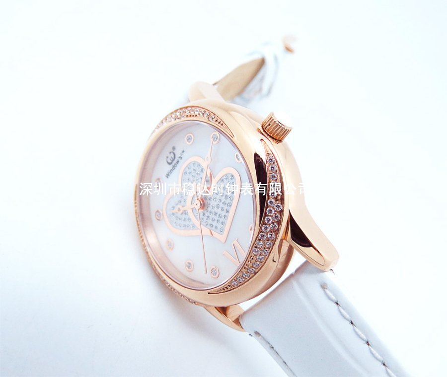 穩(wěn)達(dá)時(shí)女式時(shí)尚石英皮帶防水手表定制